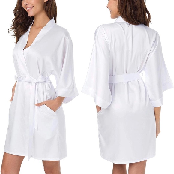 BNWT Satin Robe - Picture 2 of 4